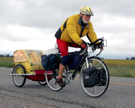 Steve Quam ha 66 anni e combatte il Parkinson andando in bicicletta